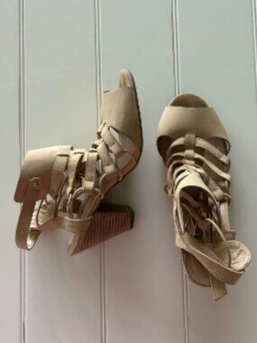 Tan strap sandal heels Rue21 Etc! Sz 8/9